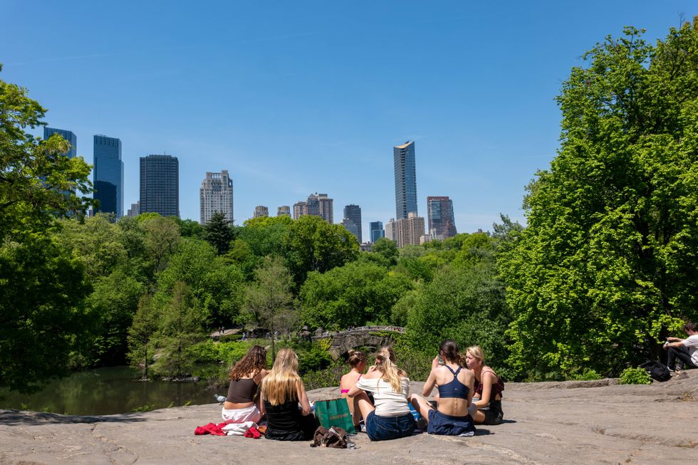 Summer-like weather is in store for NYC this weekend, then extreme heat ...