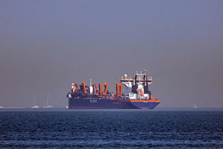 UAE plans second oil pipeline to bypass Strait of Hormuz