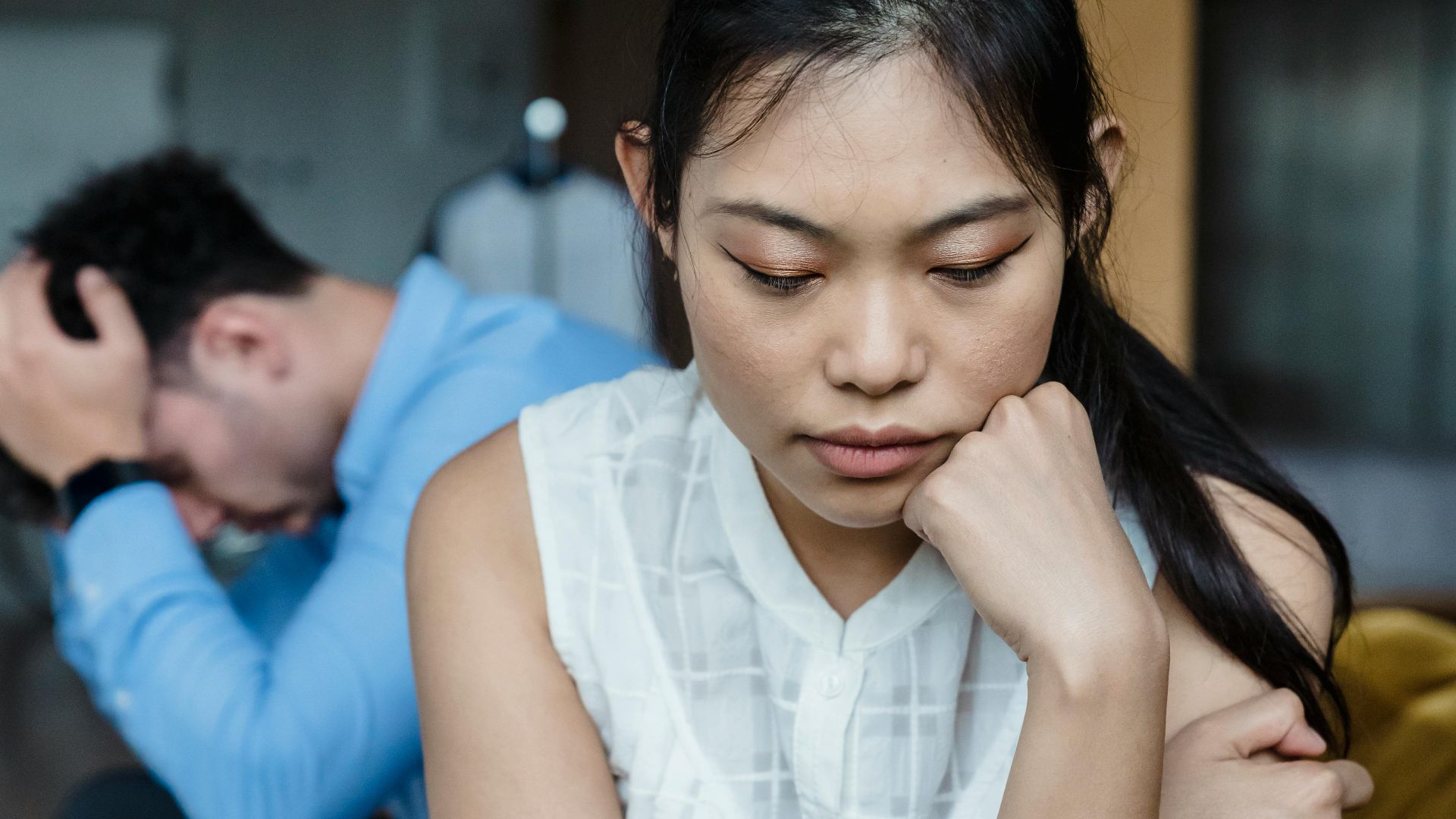 20 compliments men give that are actually manipulative