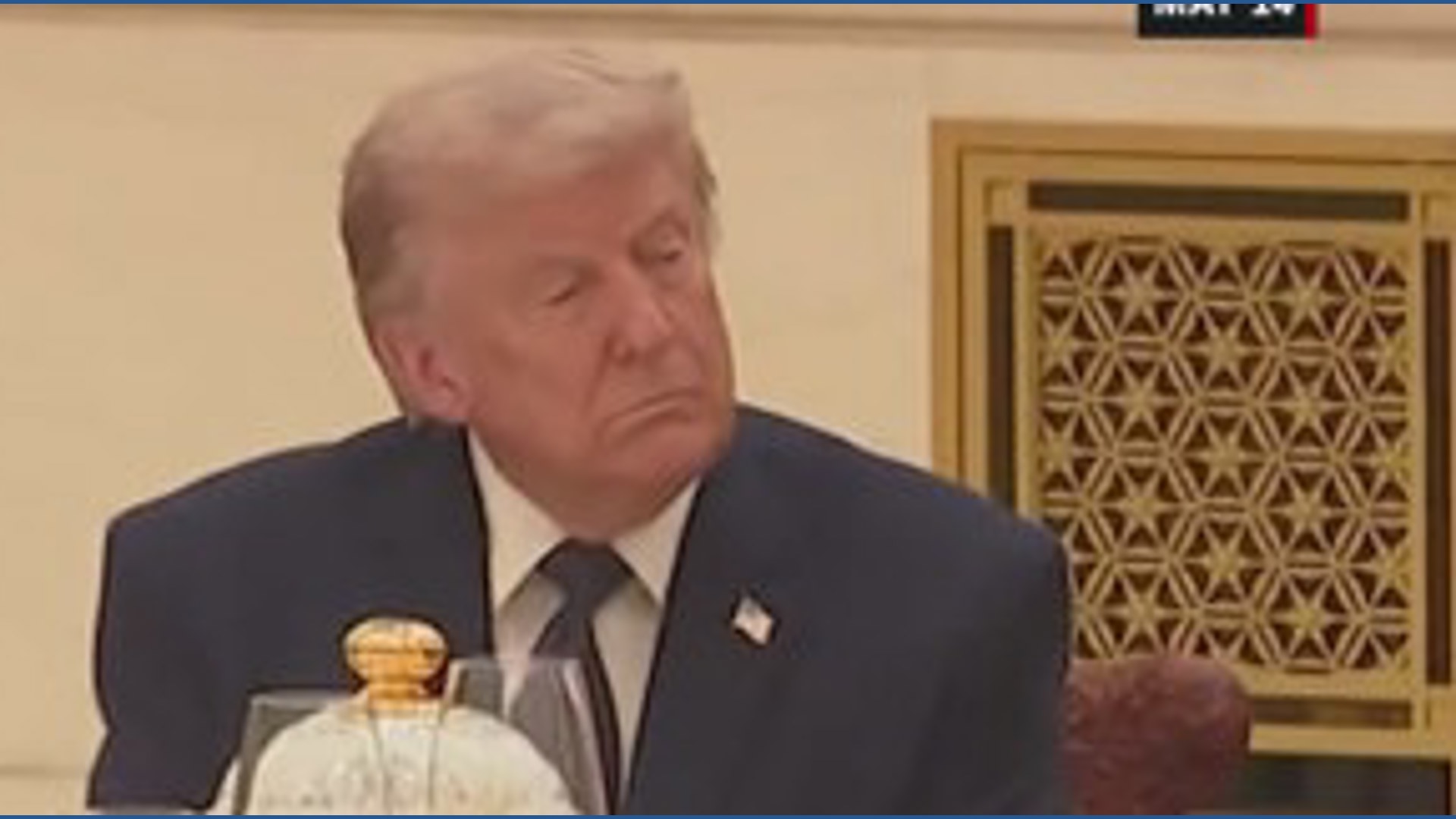 Trump caught peeking at Xi's notes?