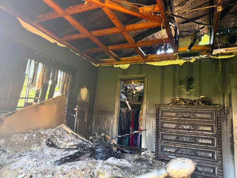 Florida house fire displaces two residents, leaving home uninhabitable