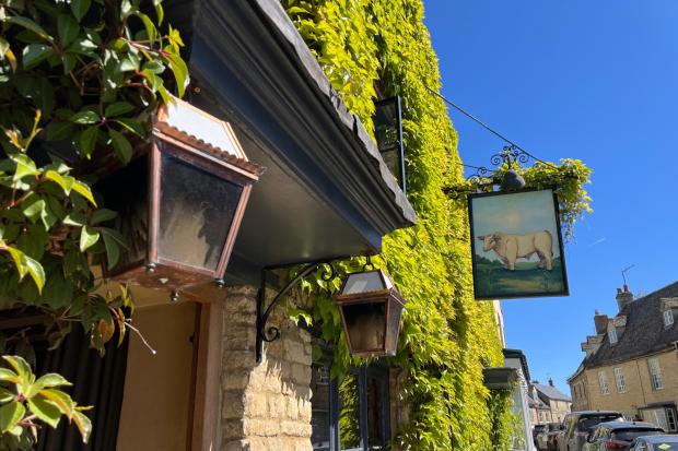 Inside best pub in whole UK nestled in Cotswolds celebrity hotspot