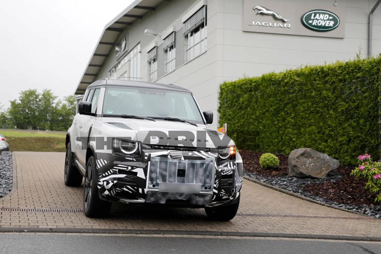 Spied: The Land Rover Defender 110 is getting second-row captain’s chairs
