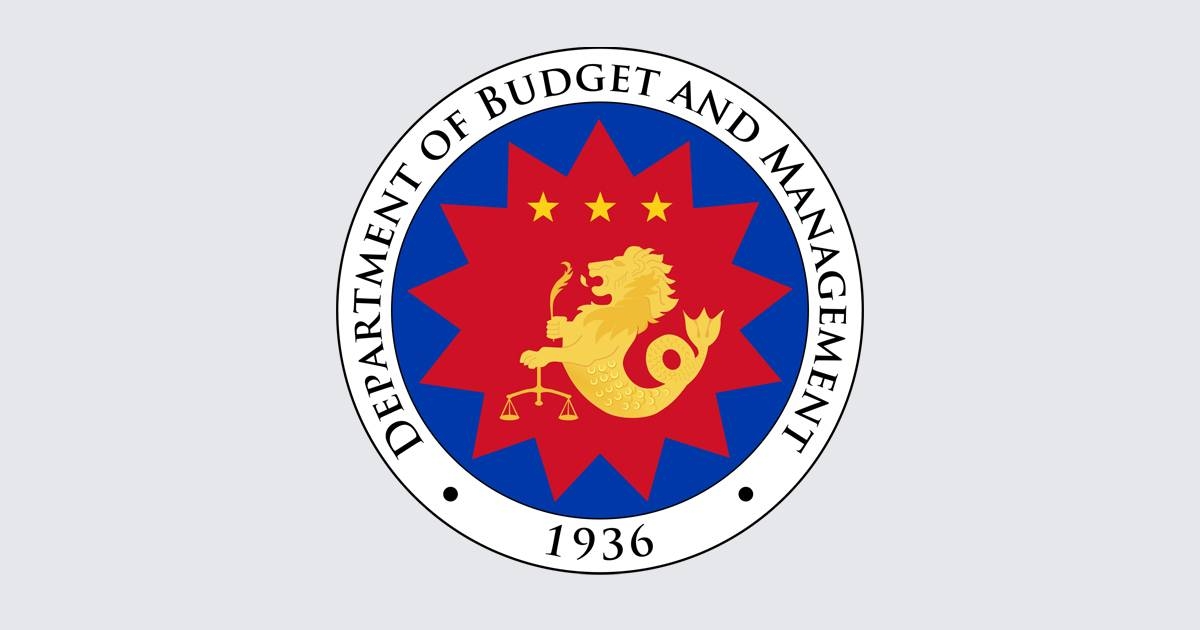 Government workers get midyear bonus
