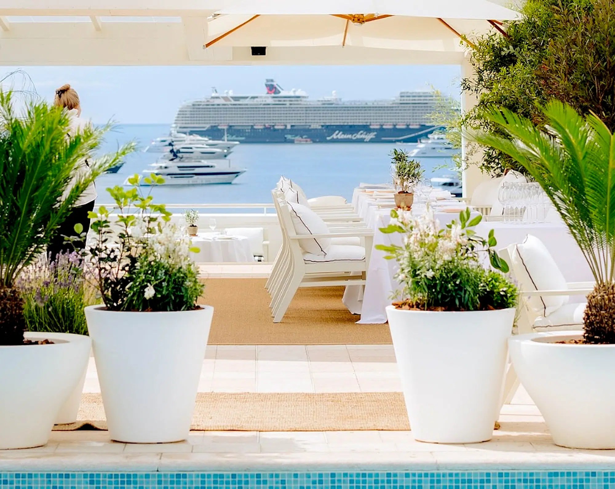 Le rooftop le plus sélect du Festival de Cannes s’offre l’un des ...