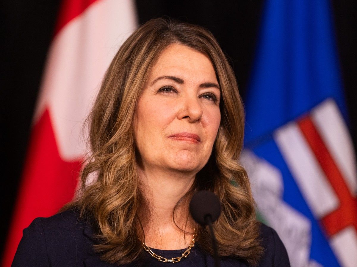 Bell: Danielle Smith referendum puzzle, she's got some explaining to do