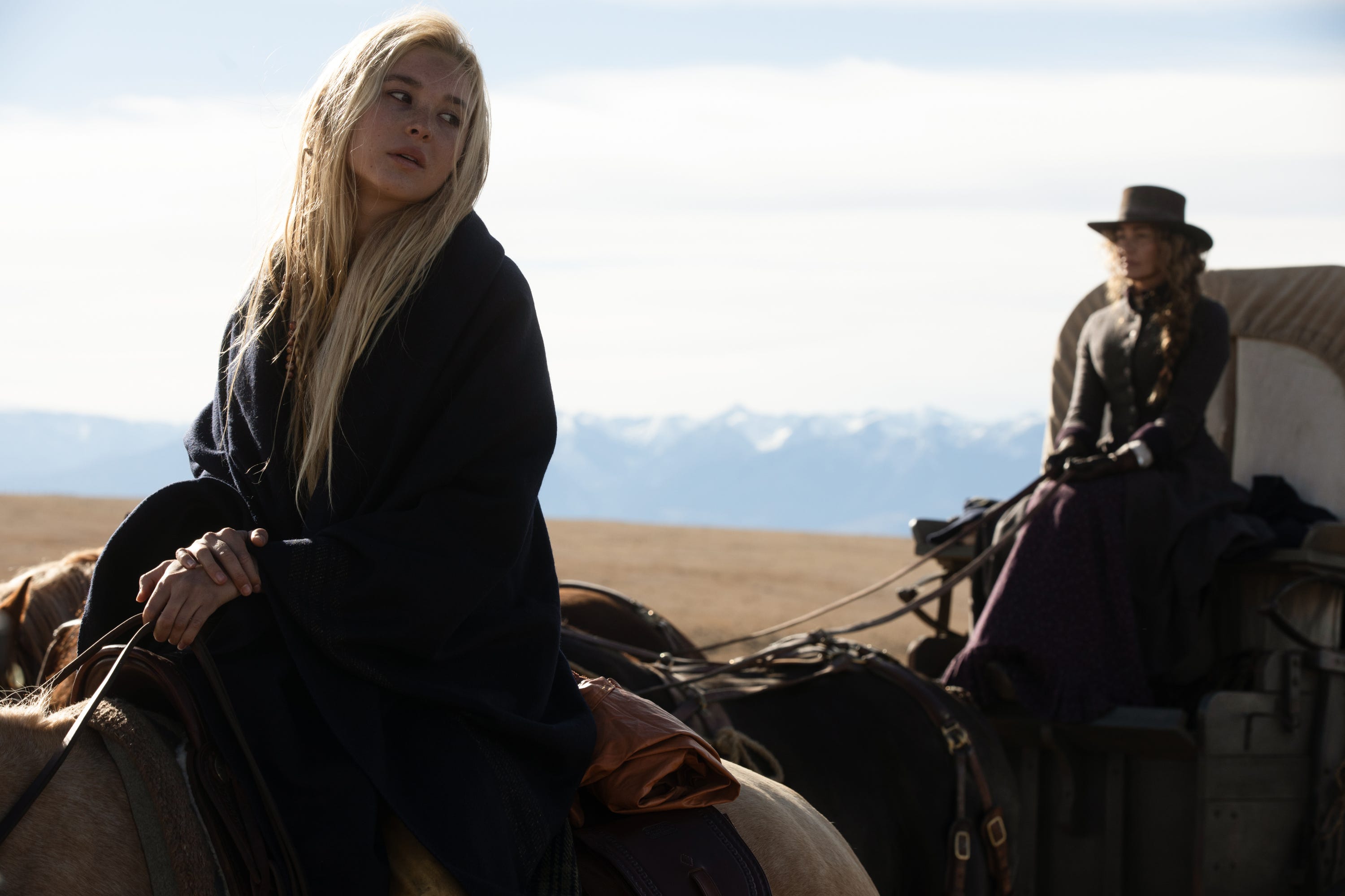 Elsa Dutton's '1883' knife survives 'Yellowstone,' 'Dutton Ranch' fire