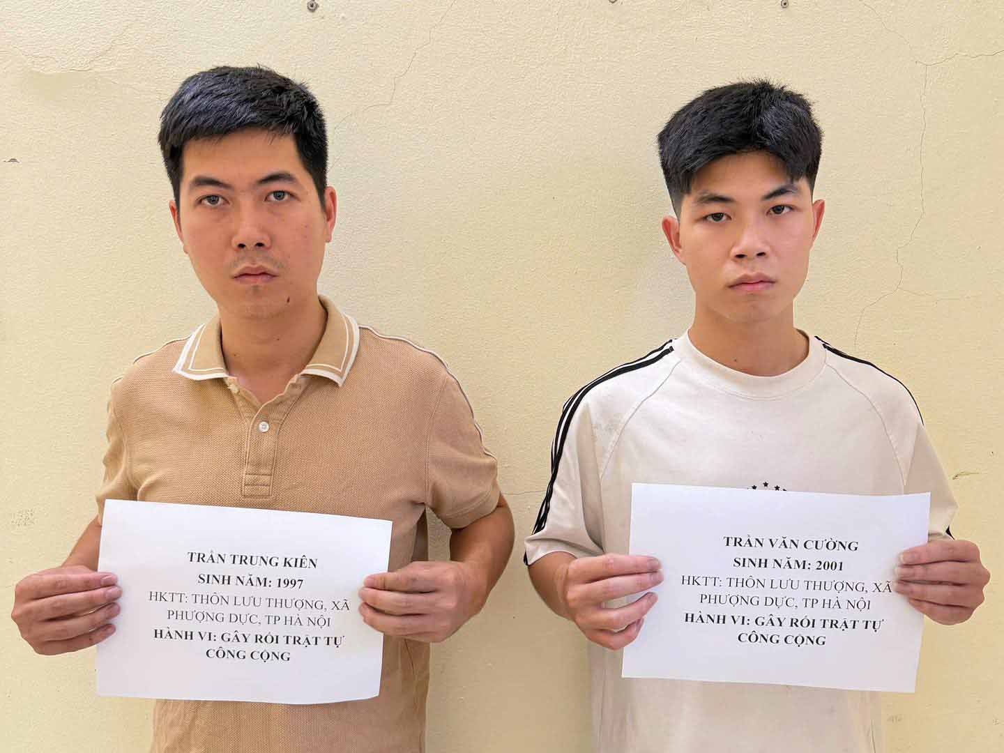 2 anh em hành hung chủ tiệm tóc vì nghi có quan hệ bất minh với bố mình