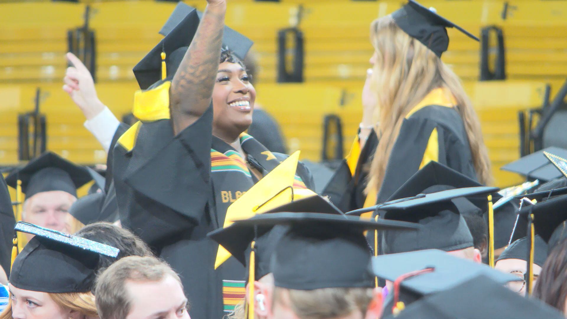 More than 2,000 students walk across the stage for Southern Miss ...