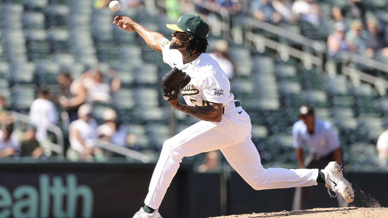 Los Orioles fichan a un lanzador derecho de 101 mph, ex prospecto del ...