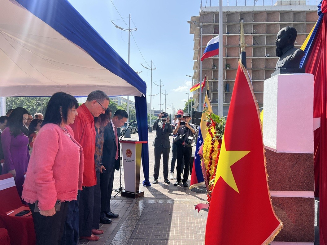 Venezuela tổ chức trọng thể lễ kỷ niệm 136 năm ngày sinh Chủ tịch Hồ Chí Minh