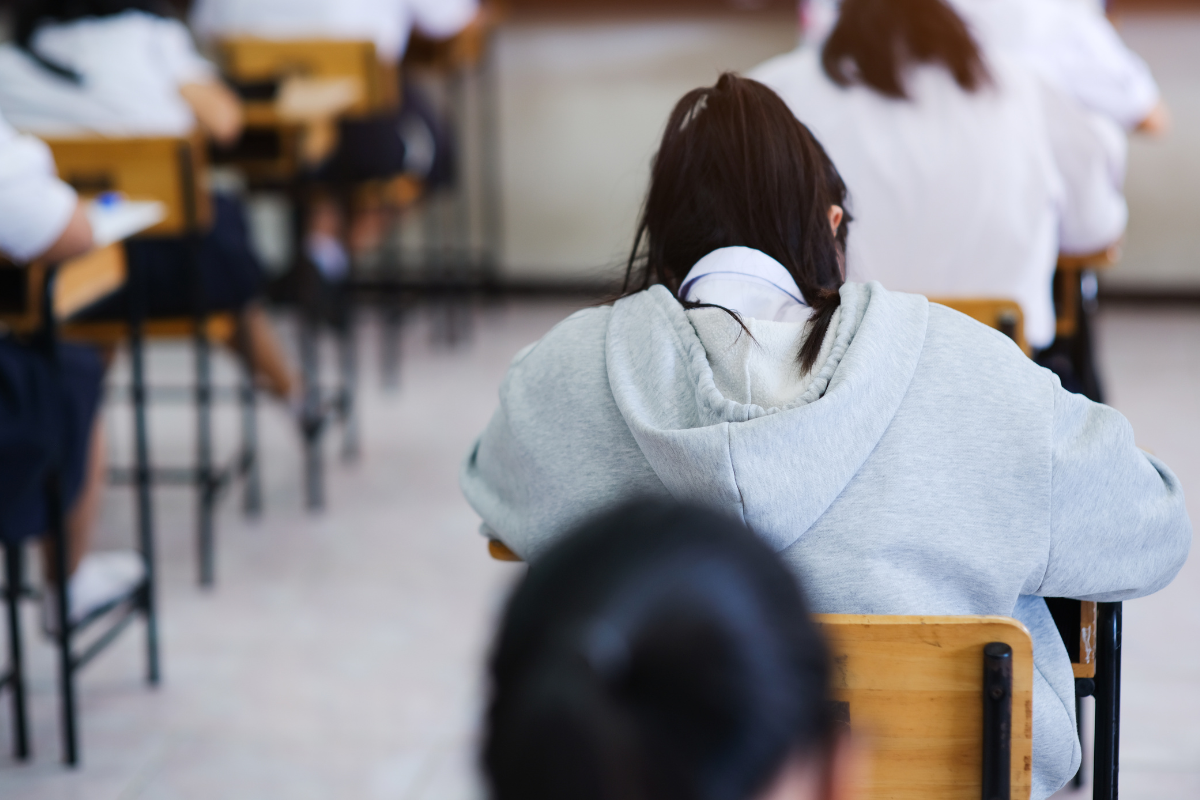 545 students lost qualifications over phones in exams last summer ...