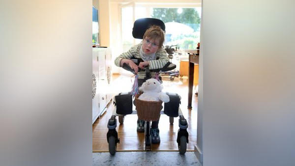 Fritzi (5) ist schwerbehindert – das Reiten auf dem Pferd verändert ihr ...