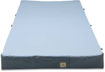 Comfortable sleeping pad with a durable design, ideal for outdoor camping and travel, featuring the Hest logo on the side