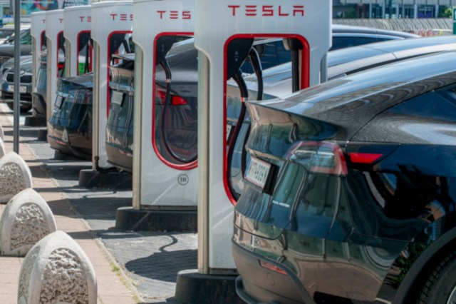 Tesla tests waitlist at crowded Superchargers after viral charging ...
