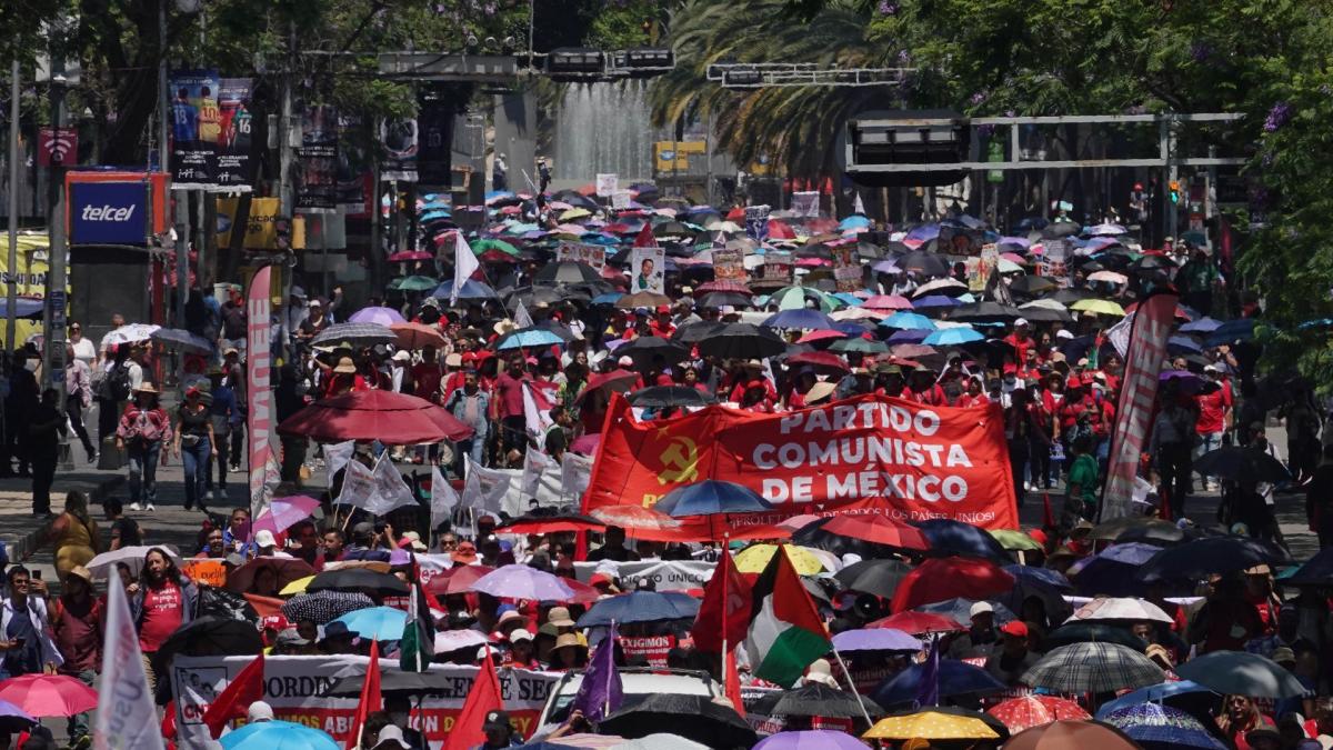 CNTE marcha en la Ciudad de México y pospone decisión sobre huelga nacional