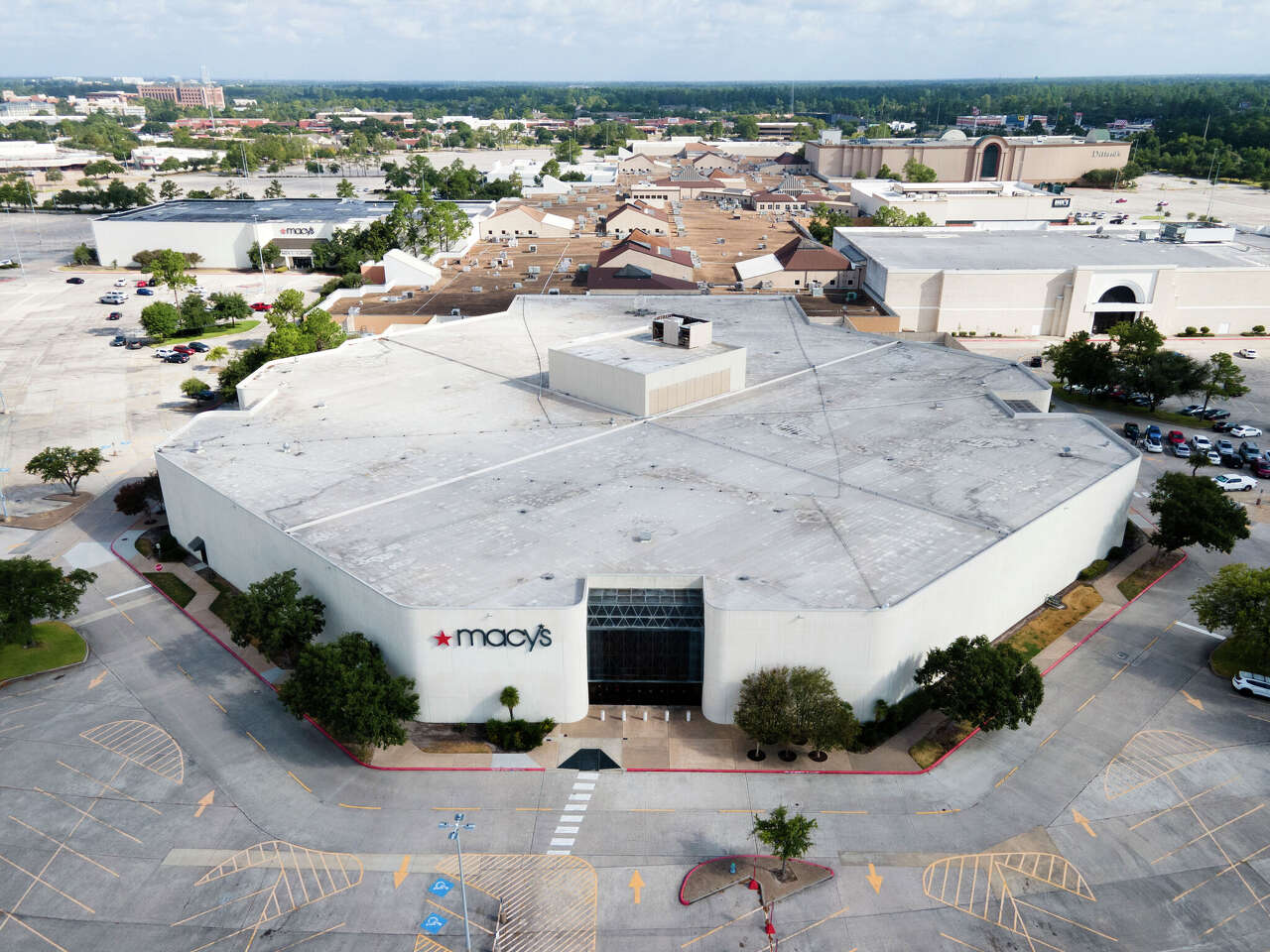Willowbrook Mall reinstates Saturday youth curfew after teen takeover concerns