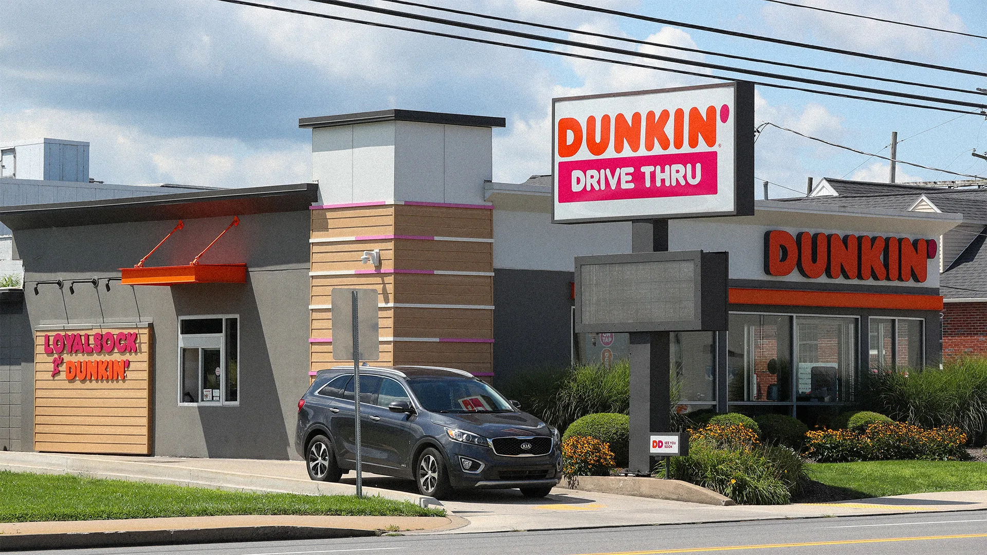 A TikTok trend led Dunkin’ to create the 48-ounce coffee bucket. It ...