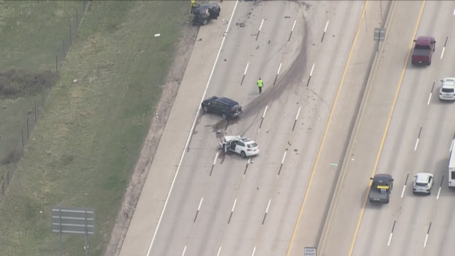 1 dead in I-25 crash involving 3 SUVs in Douglas County