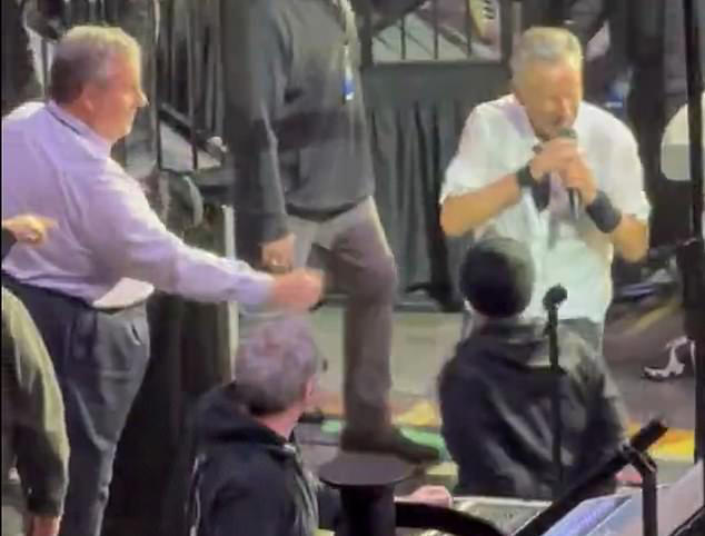 Mortifying moment Bruce Springsteen leaves fawning Chris Christie ...