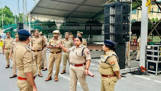 Lucknow: Man strangles wife over suspicion of affair, stuffs body in ...