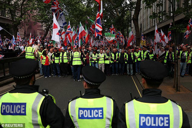 Met make first arrests as they deploy armoured cars, horses, dogs and ...