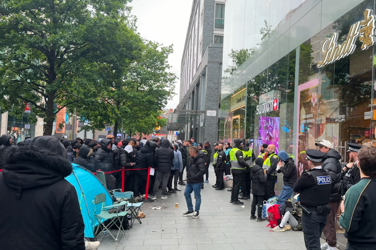 Police surround huge Liverpool ONE queue as shop forced to close