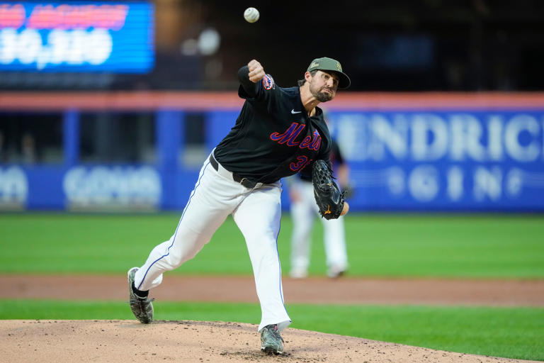 Mets pitcher Clay Holmes sidelined indefinitely with broken leg after getting hit by line drive