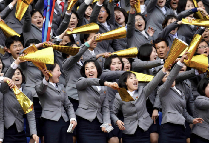2017年金一聖書記章で開かれた女サッカーアジアンカップ予選戦で北朝鮮女サッカー代表チームを熱裂に応援する北朝鮮応援団. 写真出処=平壌共同取材団