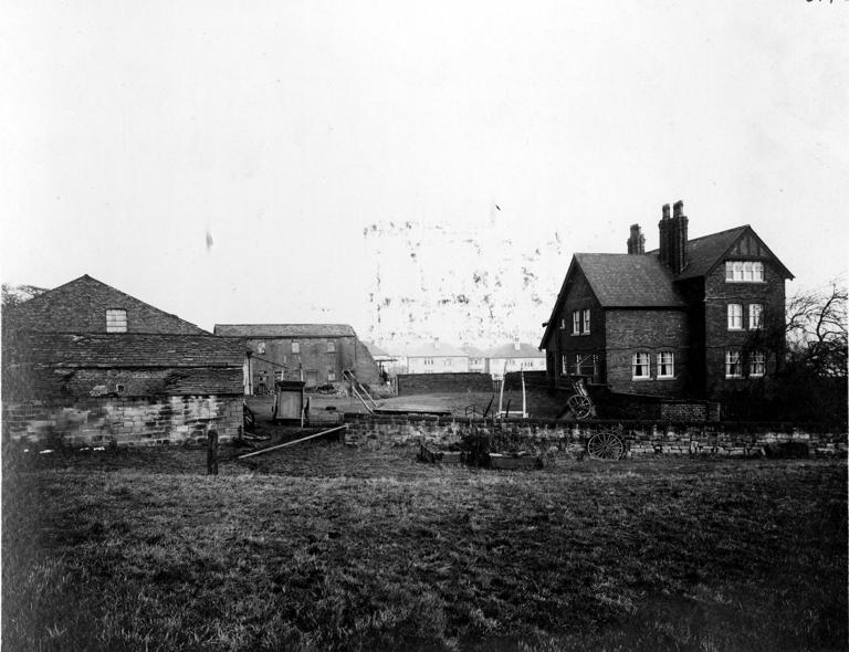 Gallant photos take you back to Gipton in the 1930s