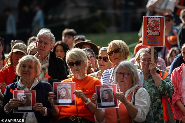 Outrage at Melbourne rally for slain 19-year-old Isla Bell after ...
