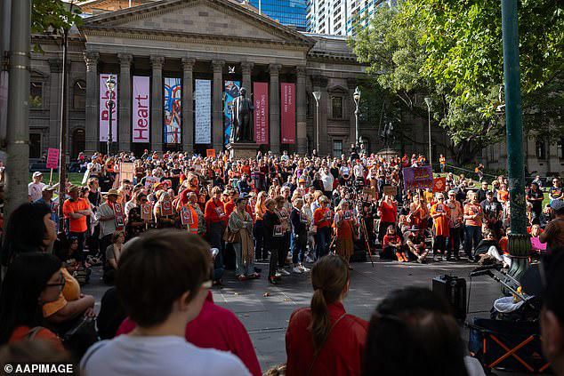 Outrage at Melbourne rally for slain 19-year-old Isla Bell after ...