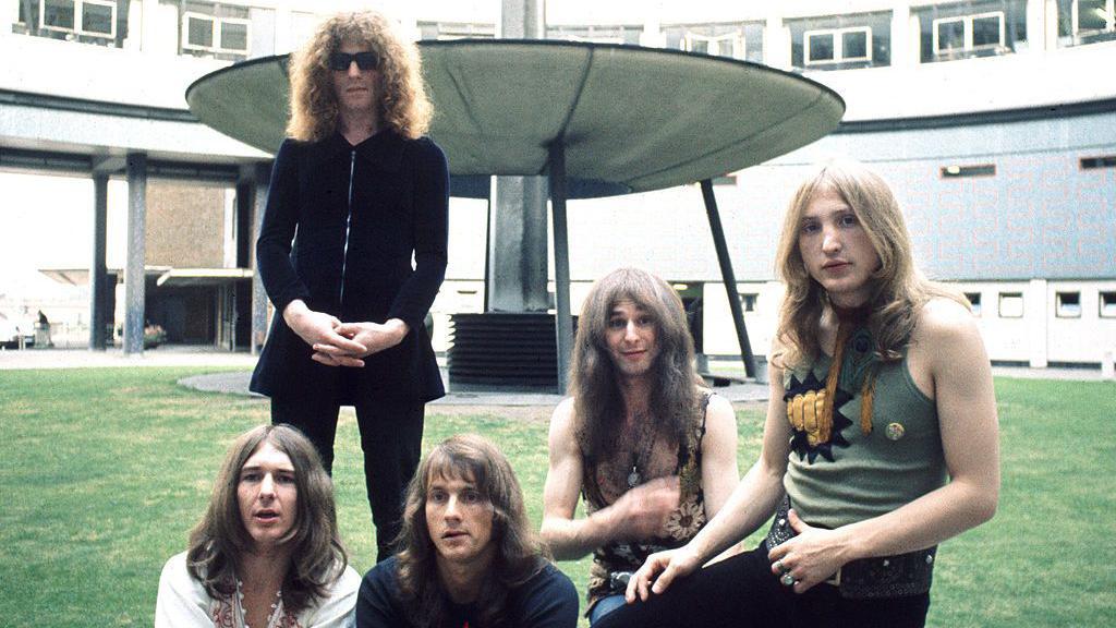 Mott the Hoople singer to get a plaque in hometown
