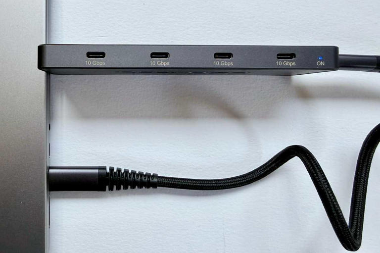 EZQuest USB 4 dual display 8-in-1 hub (Pro Series) review: Two displays ...