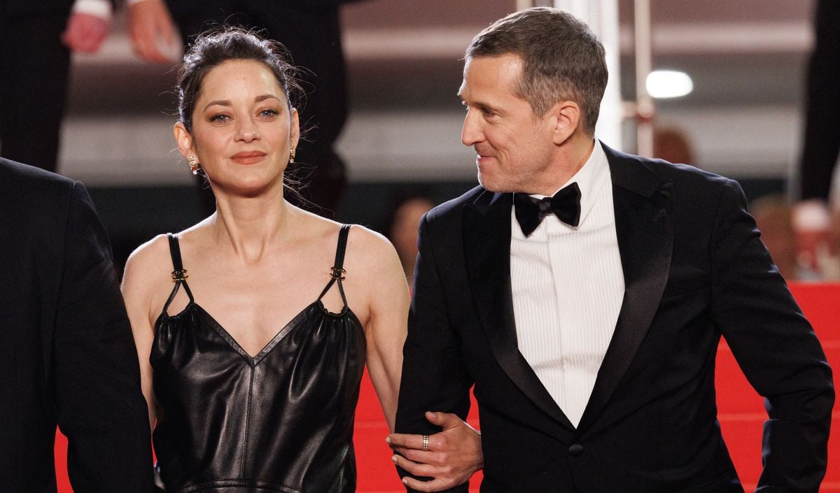 Marion Cotillard et Guillaume Canet dans les bras l'un de l'autre sous ...