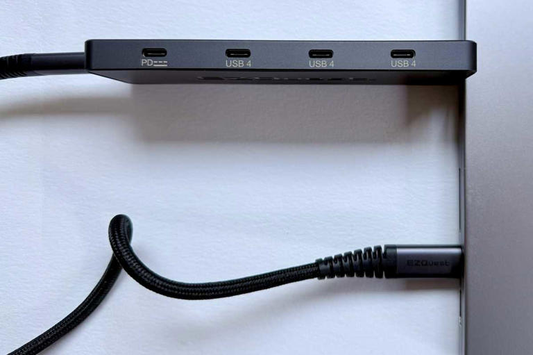 EZQuest USB 4 dual display 8-in-1 hub (Pro Series) review: Two displays ...