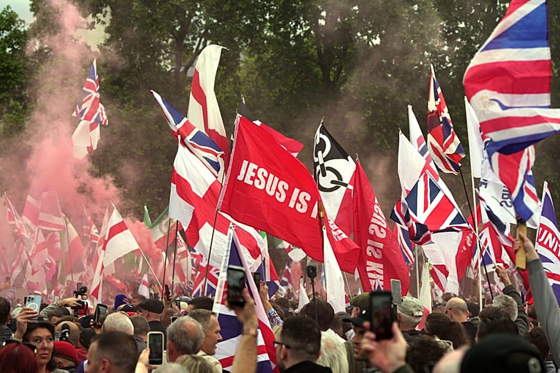 London police out in force as tens of thousands attend rival rallies