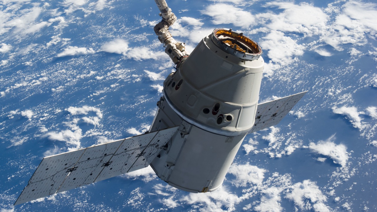 NASA and SpaceX launch CRS-34 tonight carrying 6,500 pounds of ...