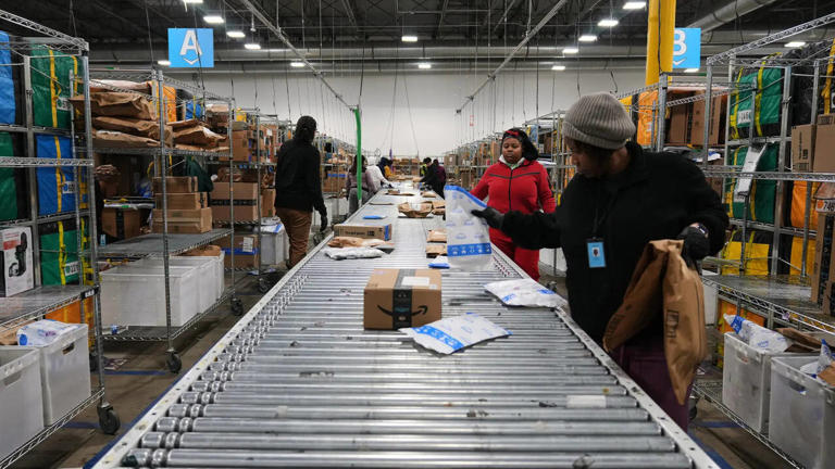 Walmart and Amazon compete for rural market with enhanced delivery services