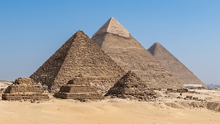 They built the Great Pyramid with 2 million stones - and experts still ...
