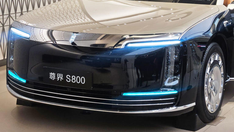 Mercedes started the turquoise trend for cars in self-driving mode ...