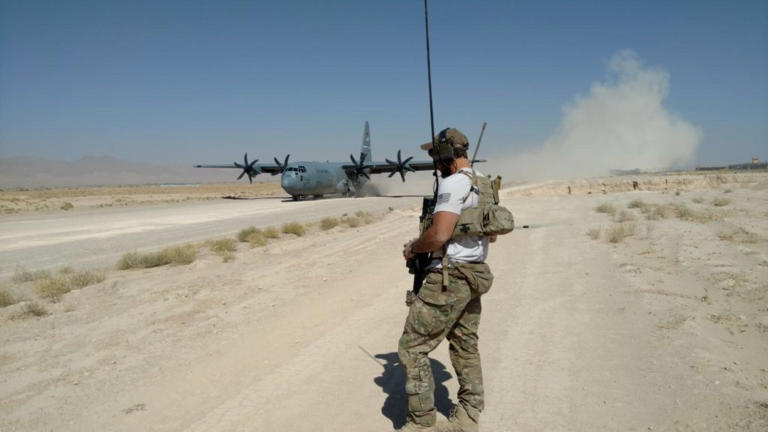 Cage fighting and special operations: MMA fighter and combat controller ...