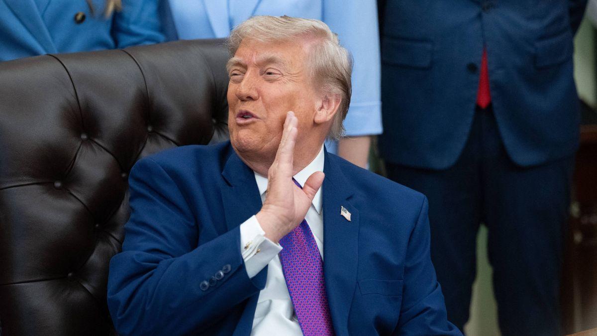 Donald Trump lashes out at reporter asking about ballroom costs: 'You ...