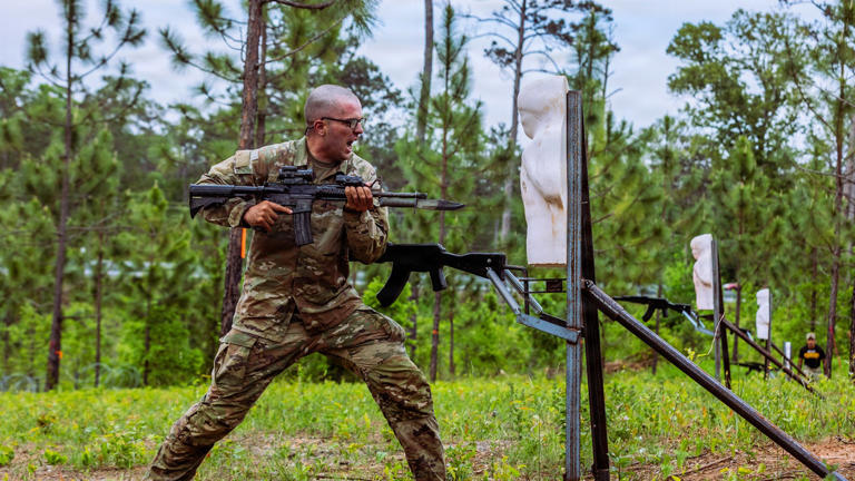 The US Army Rangers are bringing back bayonets