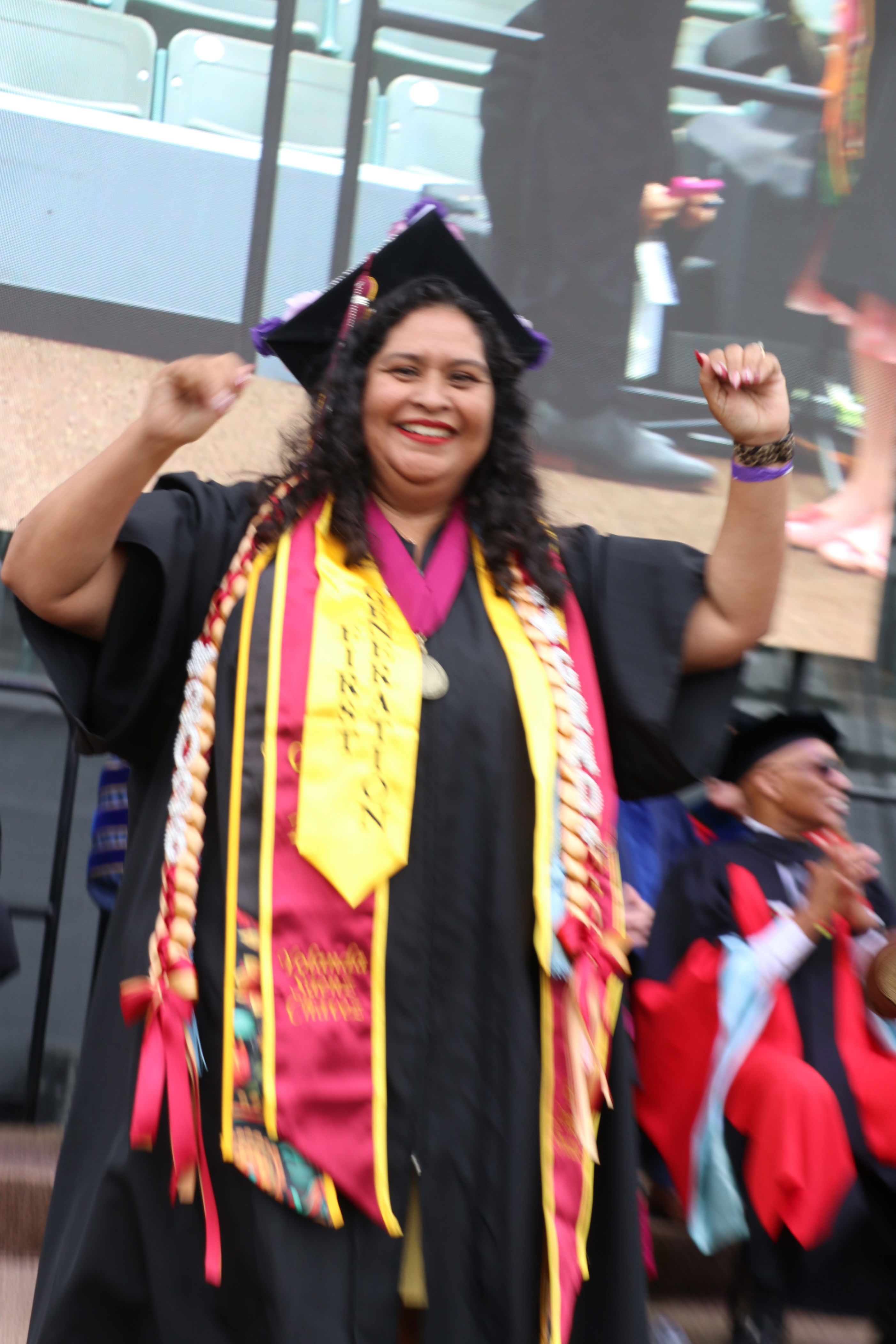 Latinas rompen estereotipos y culminan la universidad