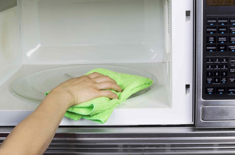 How to use baking soda to clean a greasy, smelly microwave