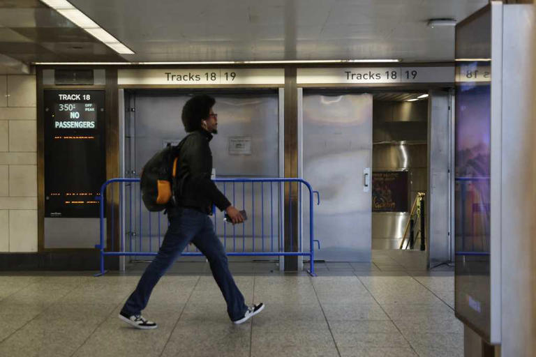 Long Island Rail Road workers go on strike, halting busiest US commuter ...