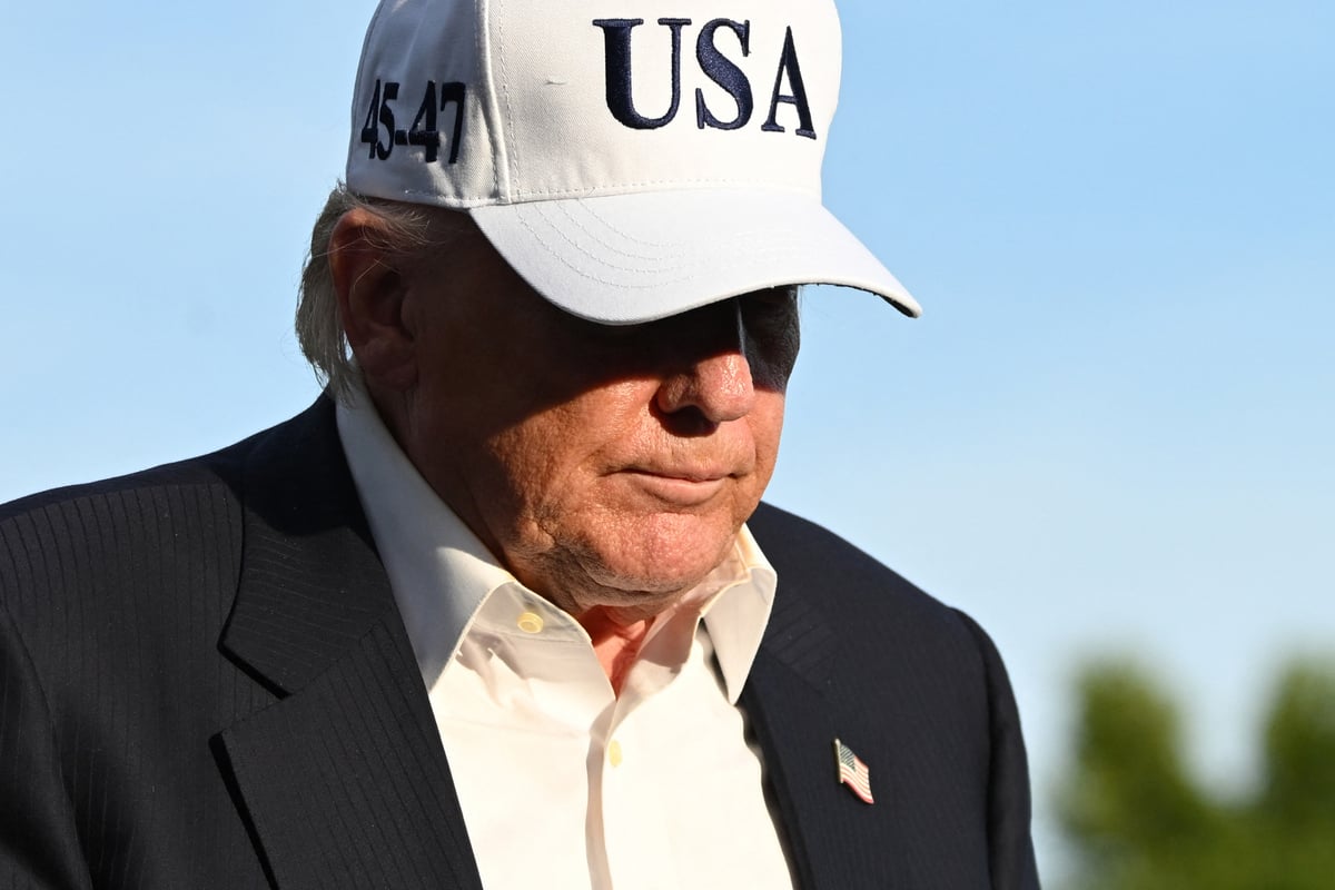 Democrats accuse Trump of stock trade corruption: 