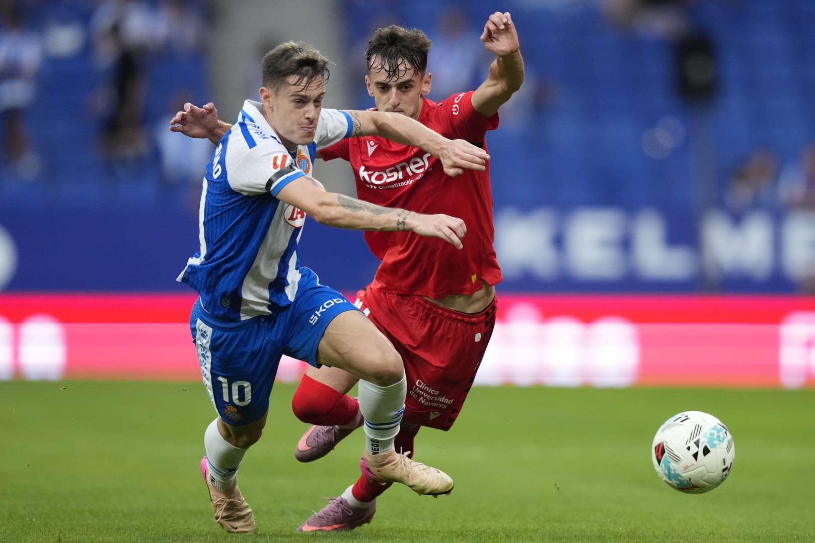 Osasuna y Espanyol se juegan la vida con la misma urgencia en El Sadar