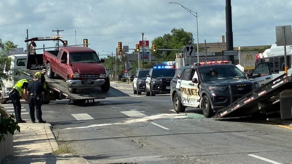 Officer taken to hospital after Saturday morning crash